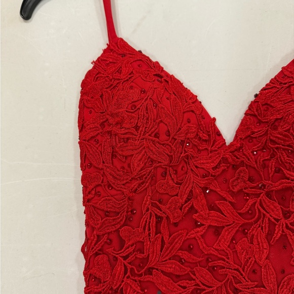Faviana Scarlet Lace Embellished Dress - Picture 4 of 6